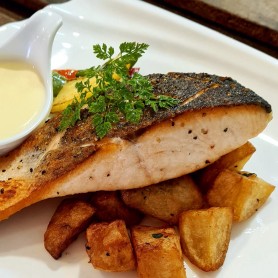 Seared Salmon with Lemon Herb Sauce